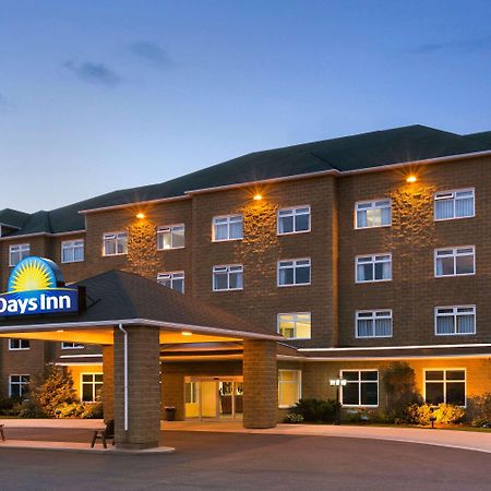 Days Inn By Wyndham Oromocto Conference Centre Екстериор снимка